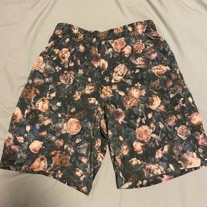 Lululemon Pace Breaker Floral shorts 9” lined